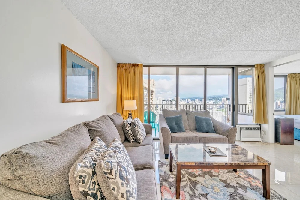 Deluxe 21st Floor Corner Condo with Diamond Head Views, FREE Parking & Wifi! by Koko Resort Vacation Rentals