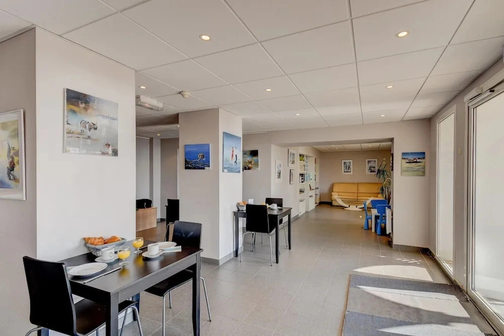 Seafront Studio Stay in Loire