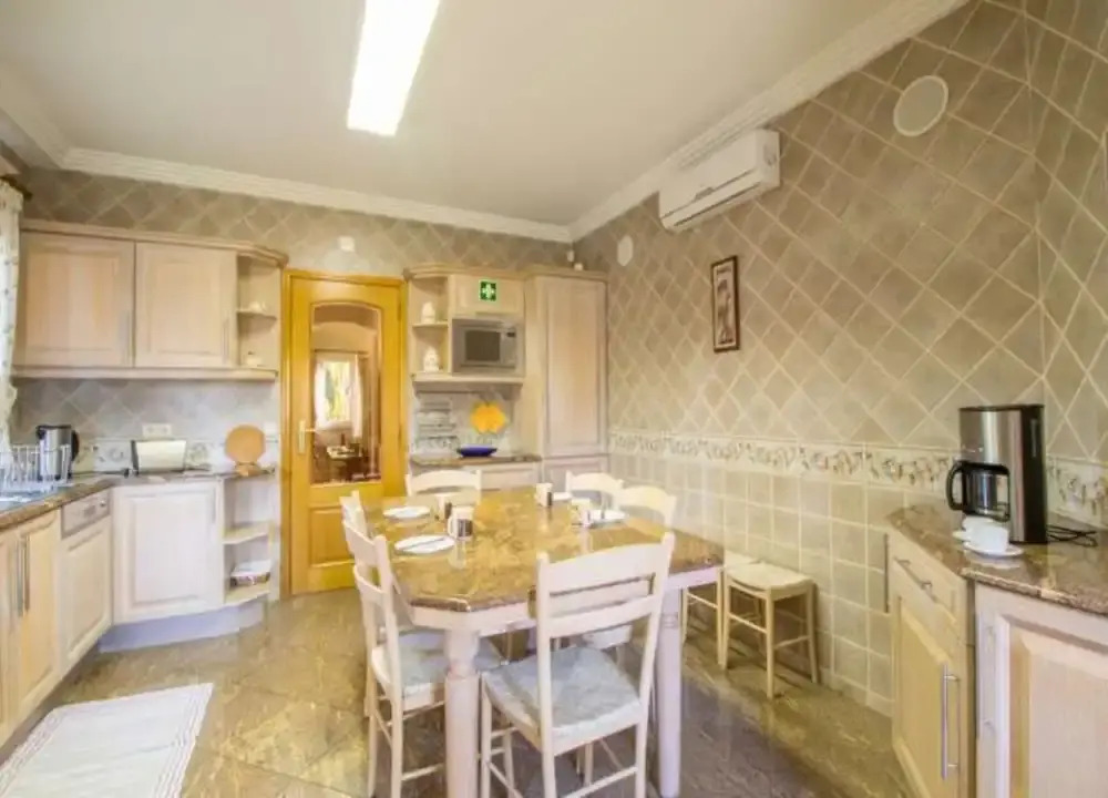 Villa - 4 Bedrooms with Pool and WiFi - 102546