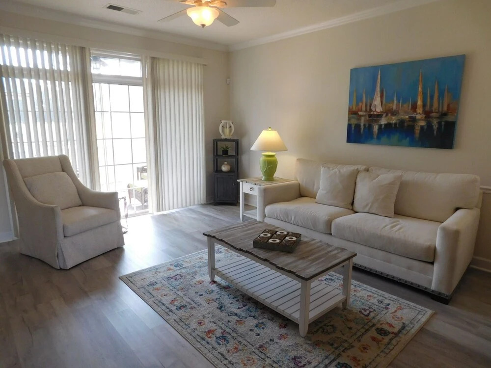 Wedgewood #714 2 Bedroom Condo by Redawning