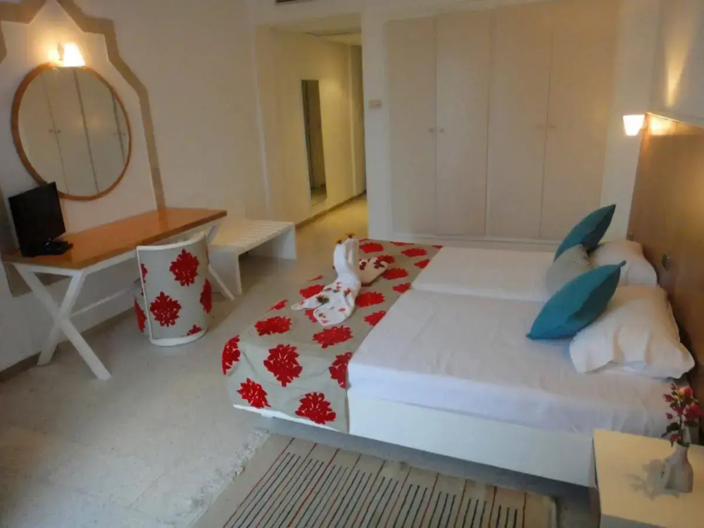 Palmyra Holiday Resort & Spa