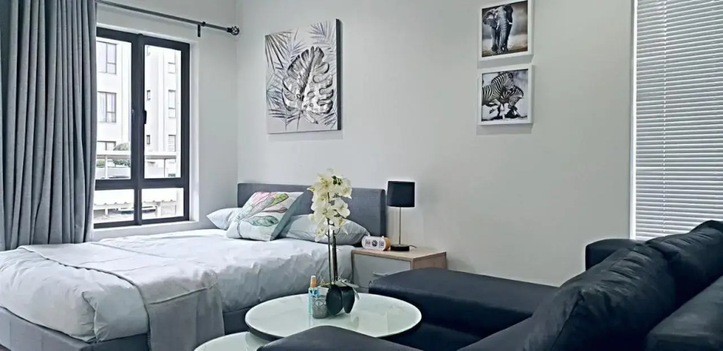 Secure, Self-Catering Studio in Sunninghill, Sandton