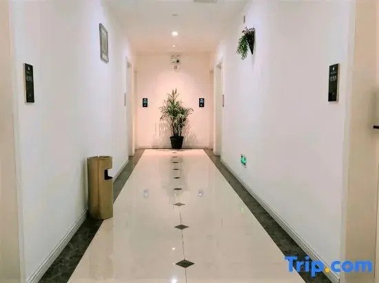 Longshan Ouku Trendy Apartment (Huangcang Middle School)