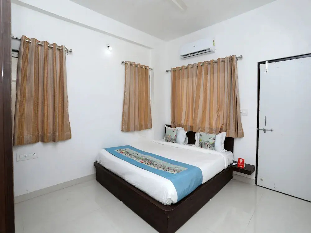 OYO 11078 Home 2BHK Cozy stay near Gulab Bagh