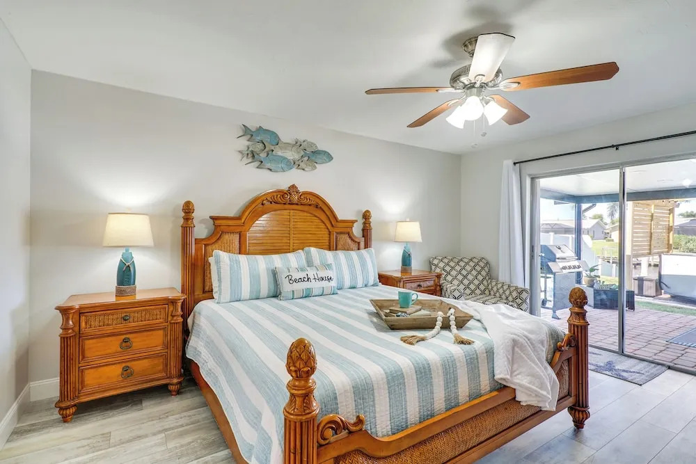 Hot Tub, Pool & Putting Green: Cape Coral Oasis!