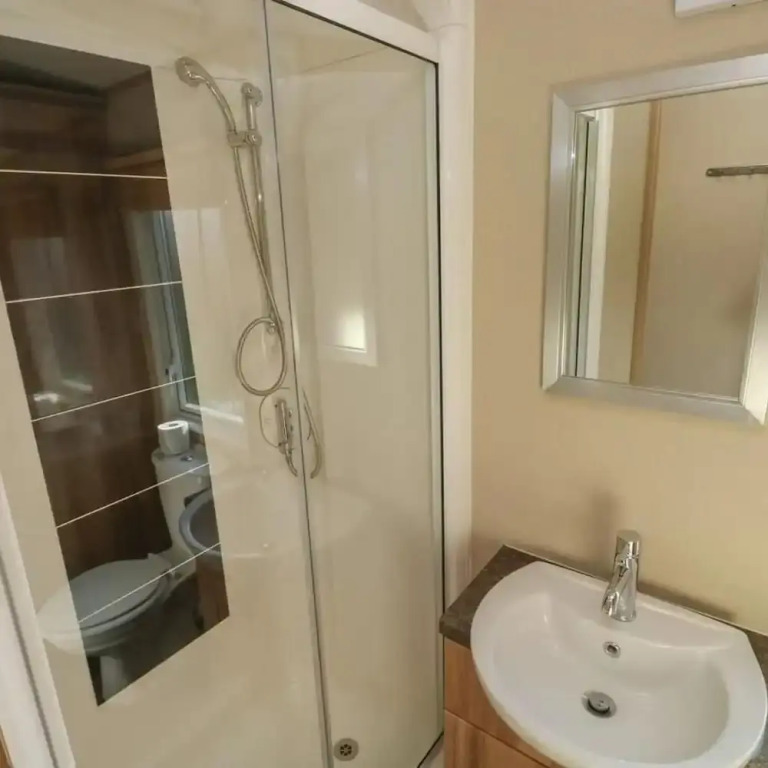Caravansleeps6-freeparking-quietretreat-nature