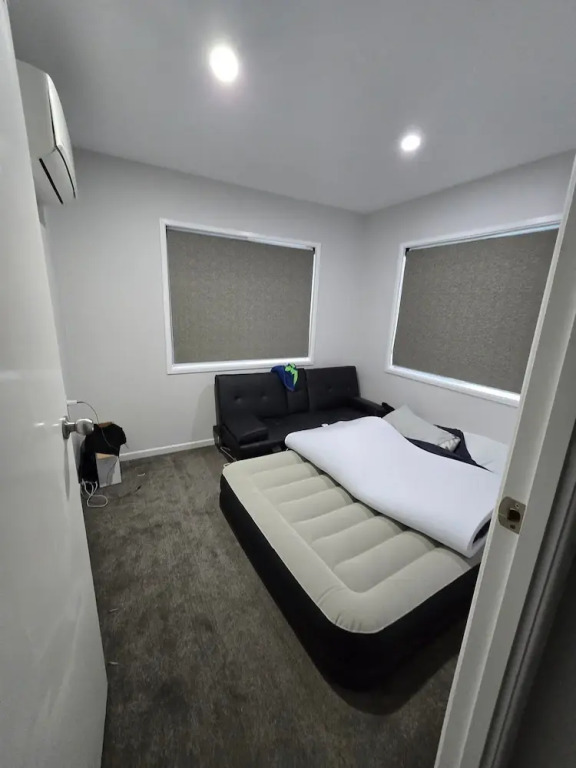 2 bdr Apartment Refurbished 3 Years Near Roma Park
