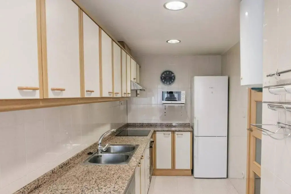 Apartamento luminoso cerca del mar y la montaña