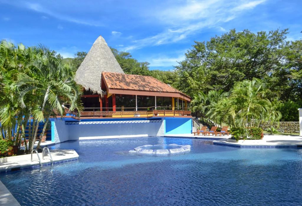 Papagayo Golden Palms Beachfront Hotel