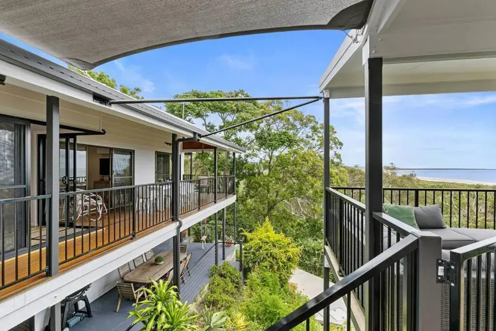 Yarabin - Luxury 6 Bedroom Home With Ocean Views