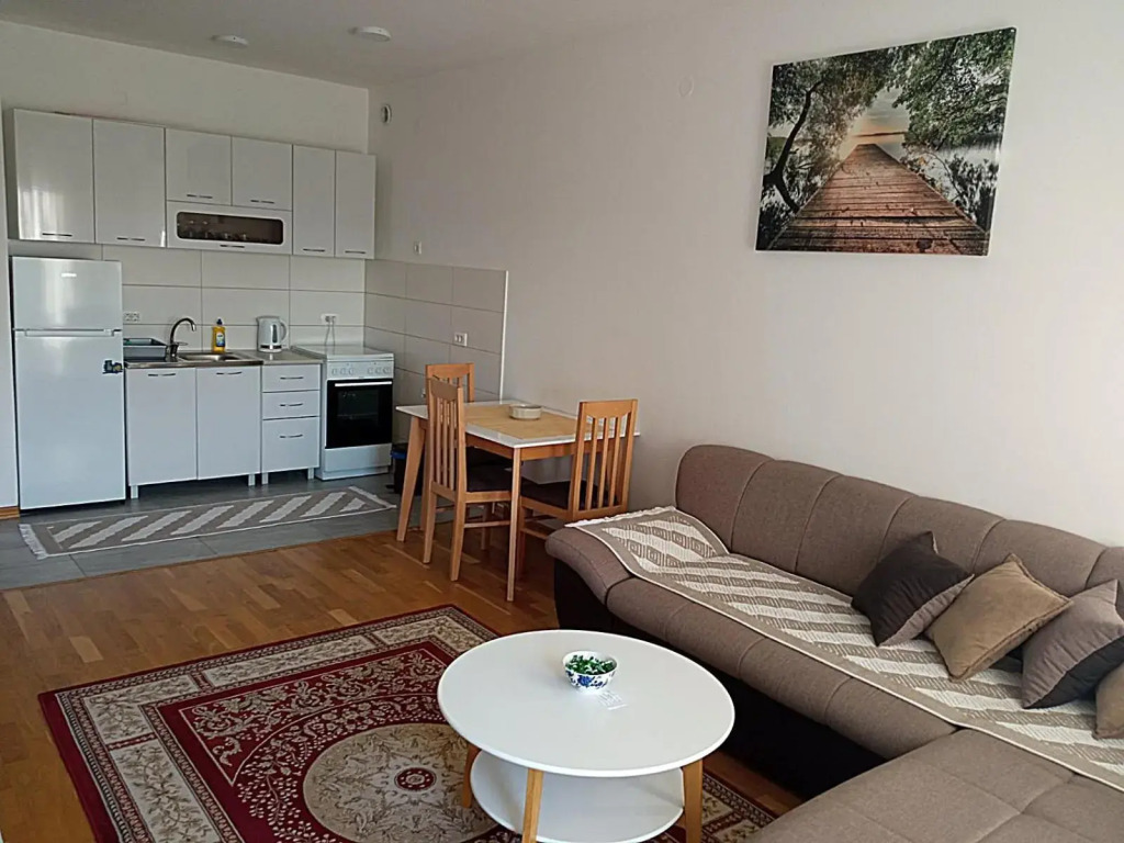 Naki apartmani