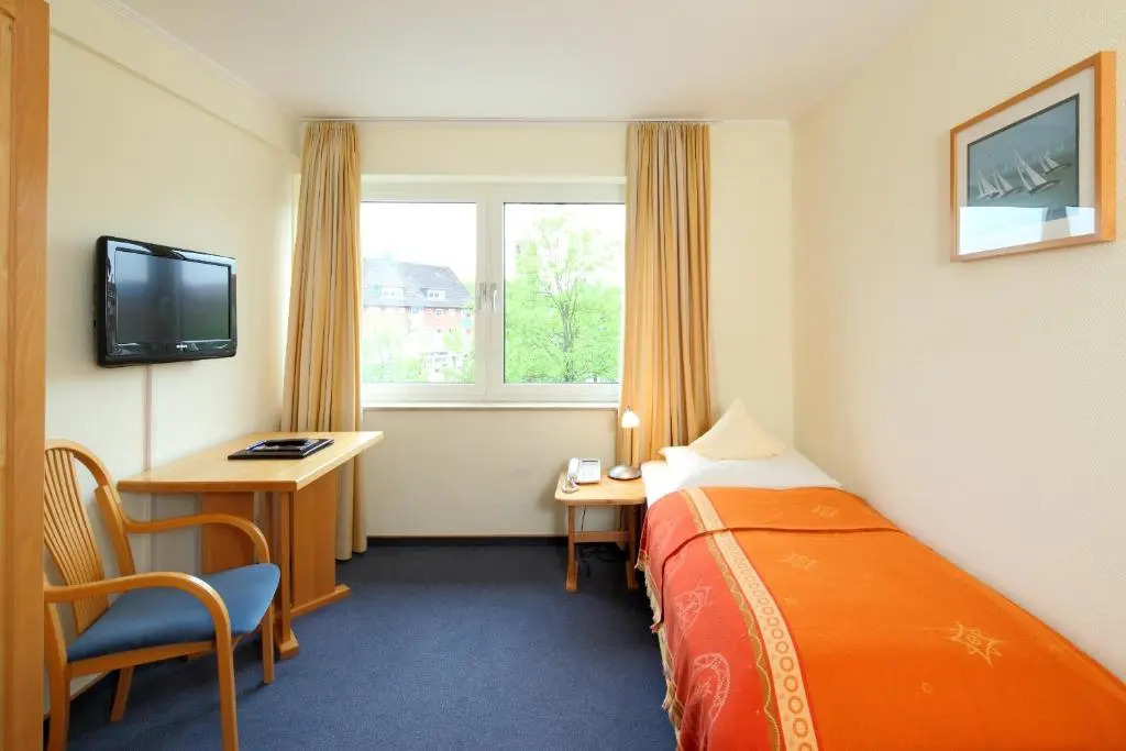 Hotel Am Segelhafen & Free Parking