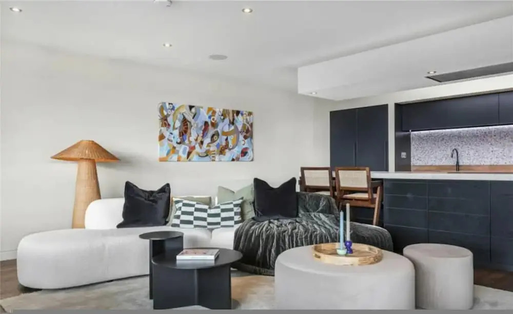 Stunning Shoreditch Penthouse Red5