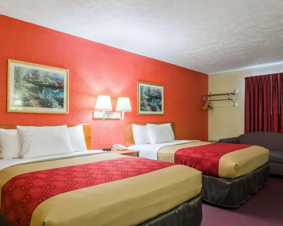 Econo Lodge Interstate 35 Exit 183