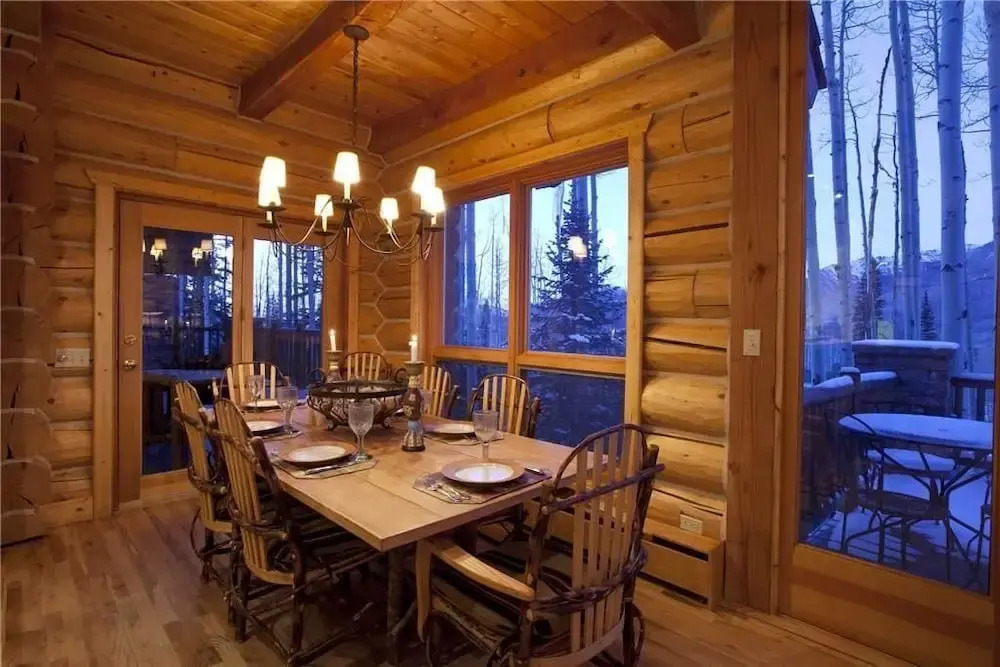 Snowdrift Cabin