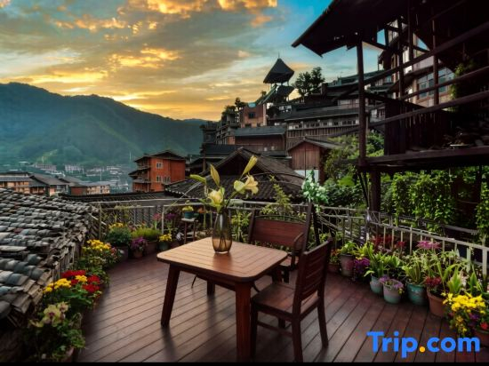 LotsRainInn.MountainDweIIing...XijiangQianhuMiaoViIIageMuseumBranch