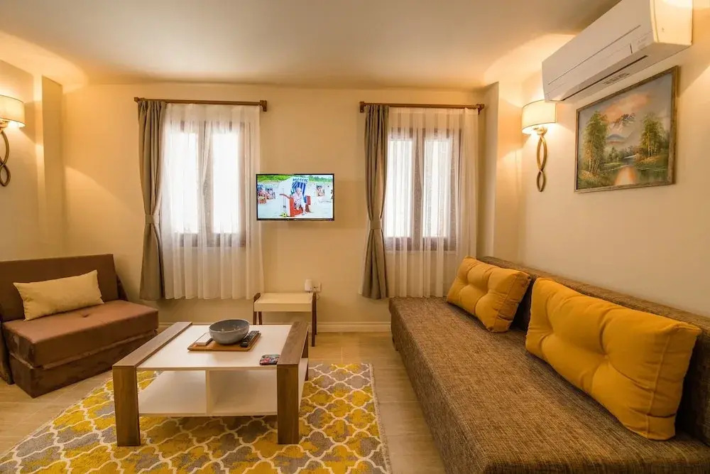 KALAMAKİ FLATS