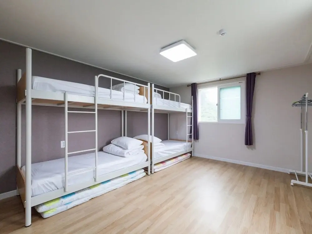 Edel Guesthouse - Hostel