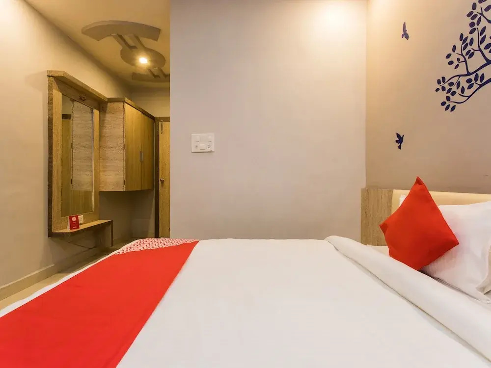 OYO 13531 Hotel Sundaram Palace