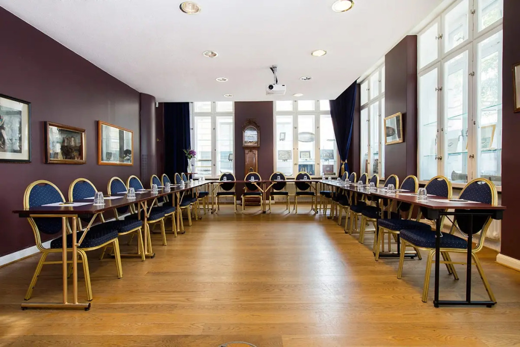 Lady Hamilton Hotel