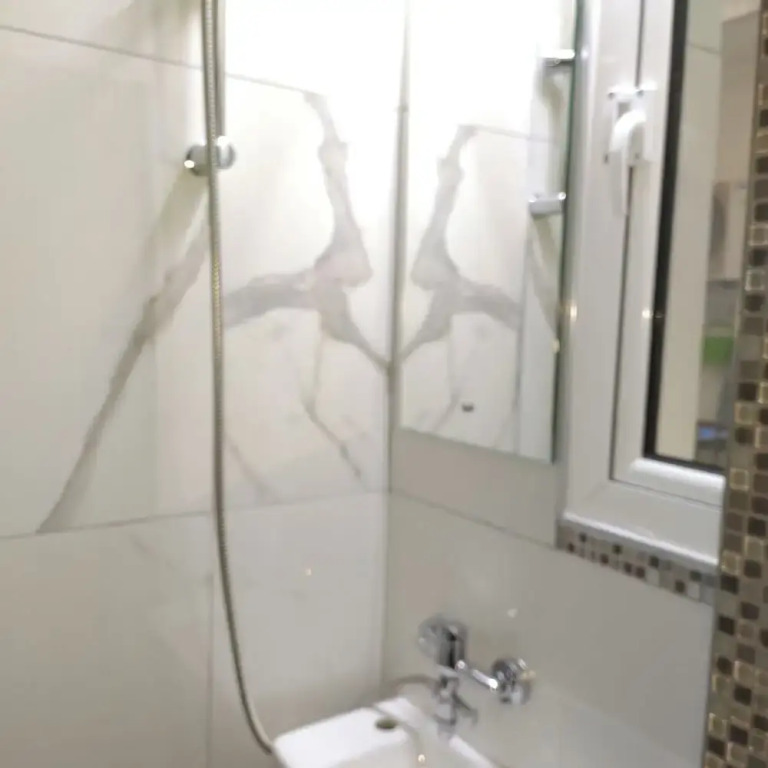 Apartment - Sleeps 5 - Parking - Balcony