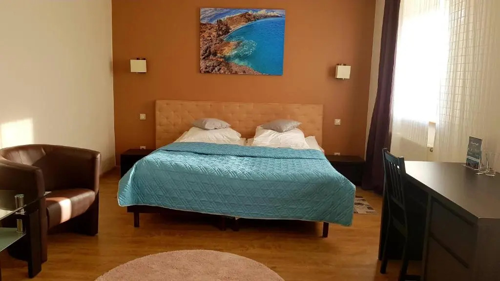 Hotel 104