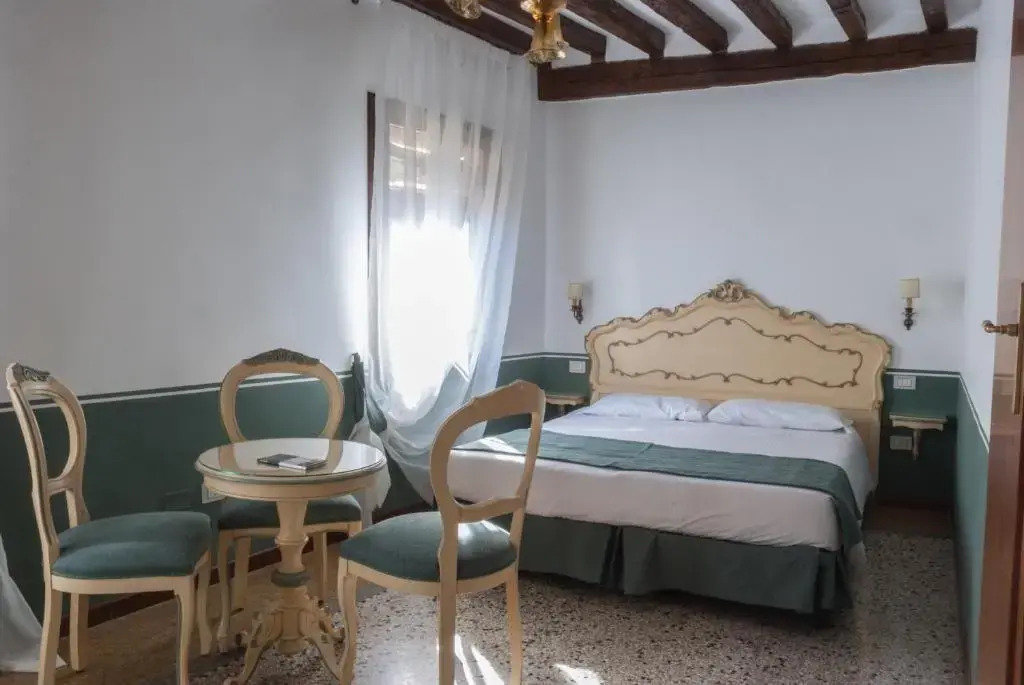 Ca San Trovaso - 6 Rooms