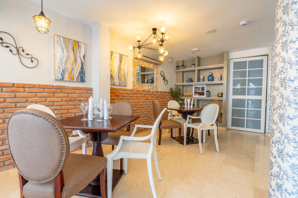 Hotel Boutique ADAZ
