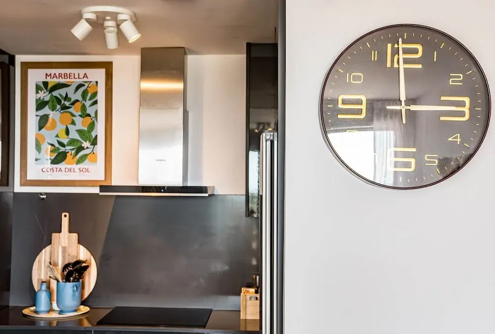 OV2 1B - Bright and Modern 3 Bedroom Apartment