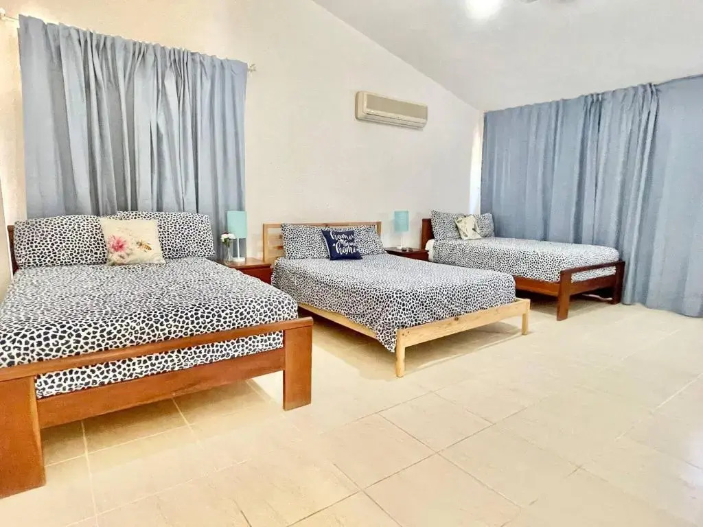 Spacious Trendy Villa At Metro Country Club