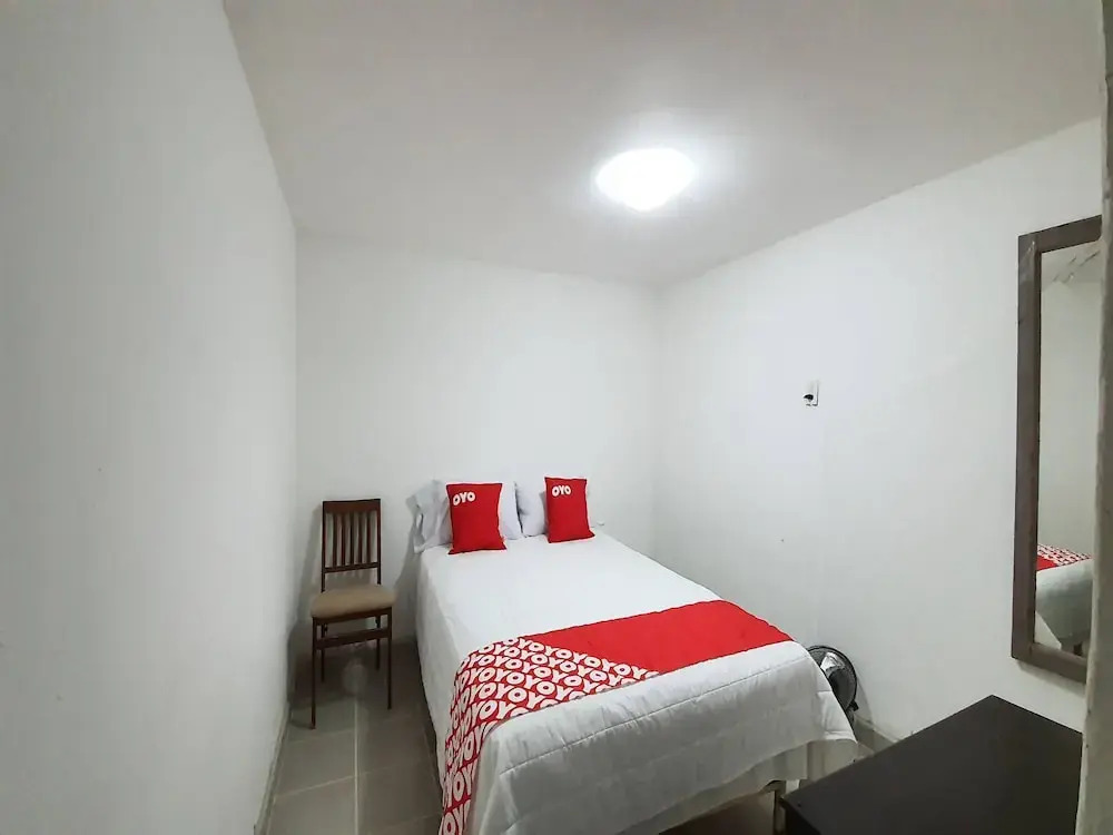 OYO Hotel Colonial