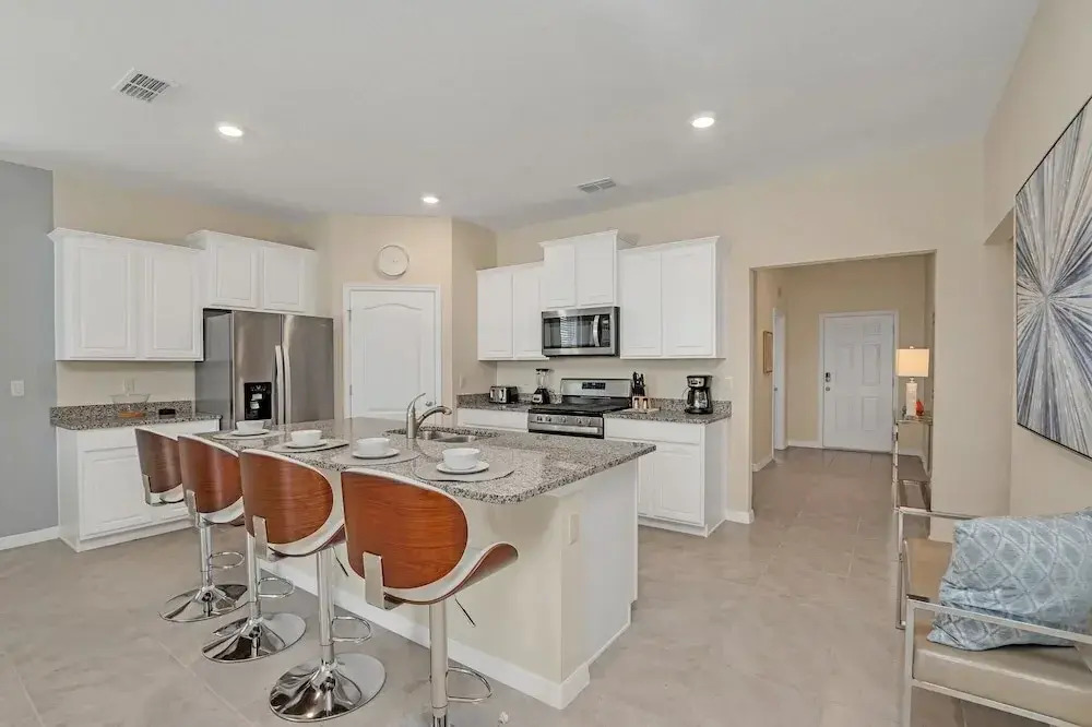 Lake View Home, Lavish Home With Big Pool Area, CDC Standards #7st556