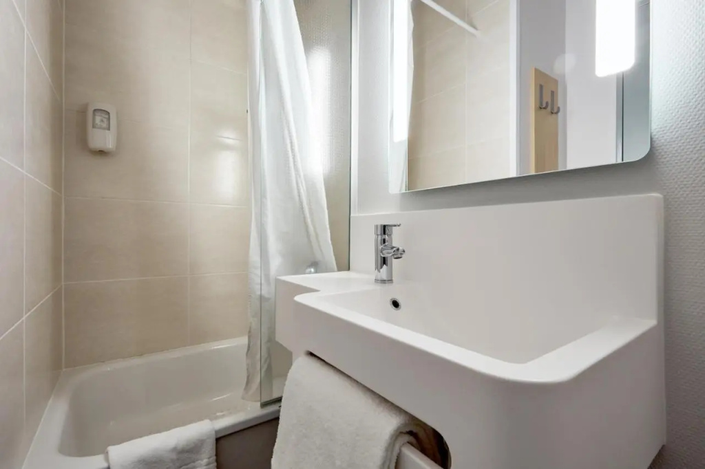 B&B HOTEL AVRANCHES Baie du Mont St-Michel