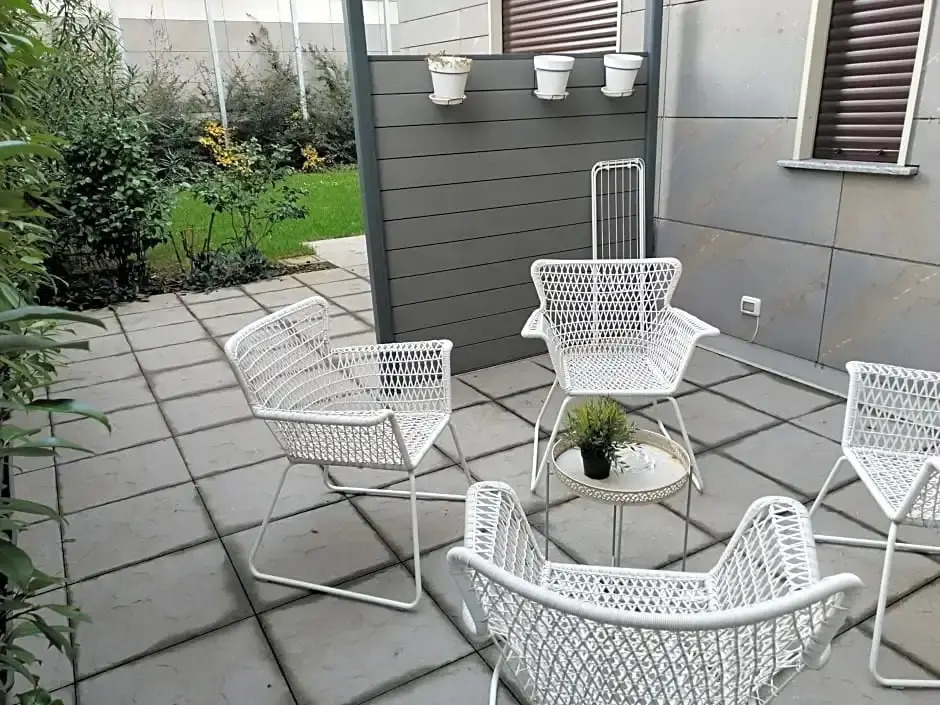 ampio appartamento con giardino e box