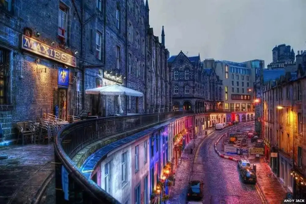 JOIVY Bohemian Writers Retreat in Heart of The Old Town