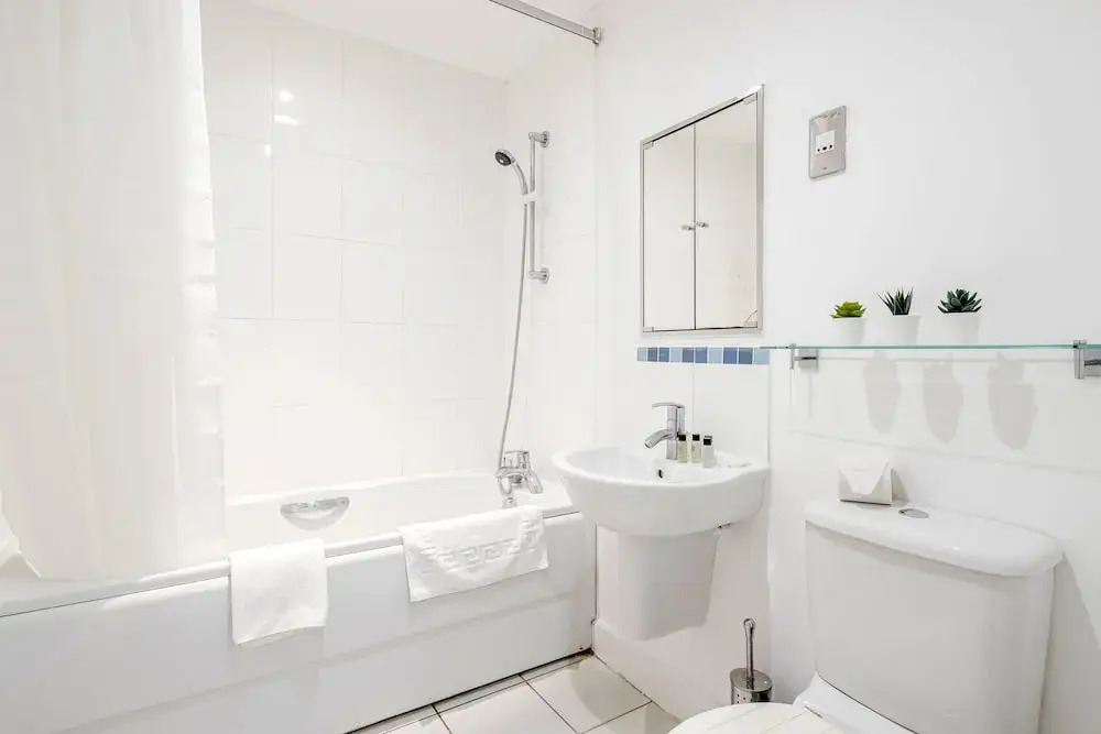 Royal Docks Guesthouse by LUXHABITAT