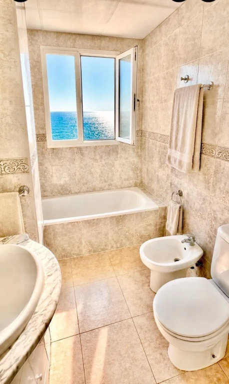 Beachfront Penthouse, 360 Large Private Terrace