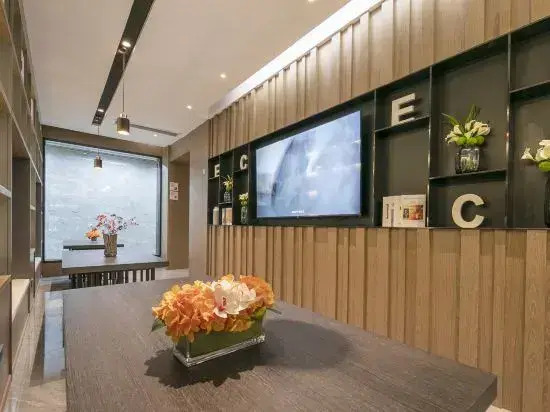 Echarm Hotel (Wuhan Guanggu University Yuan Road Branch)