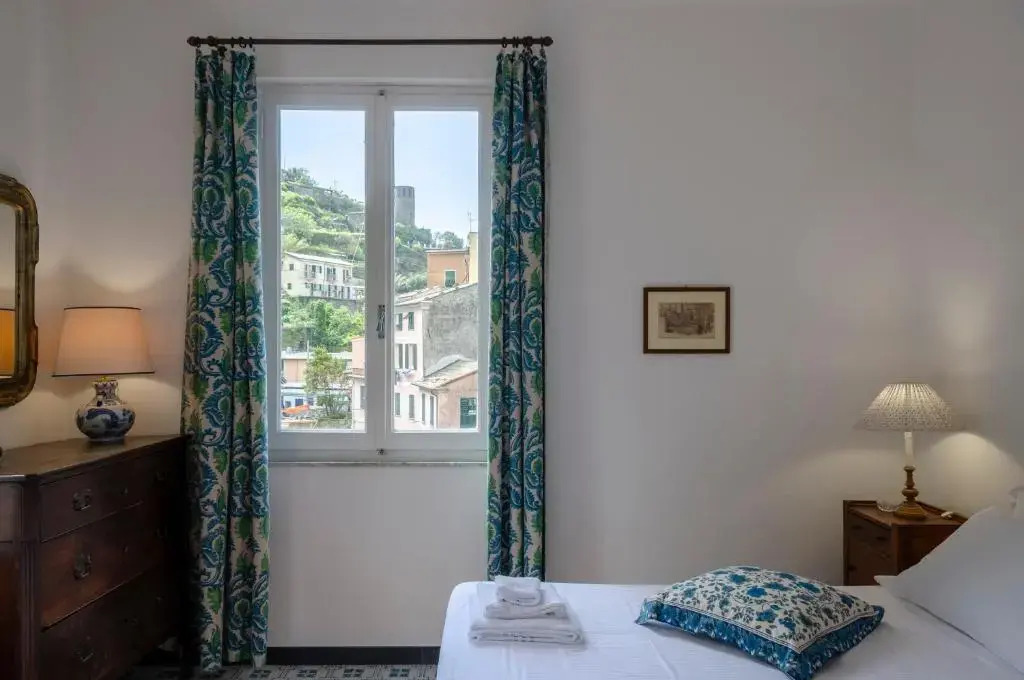 ALTIDO Charming House for 12, with Patio in Vernazza