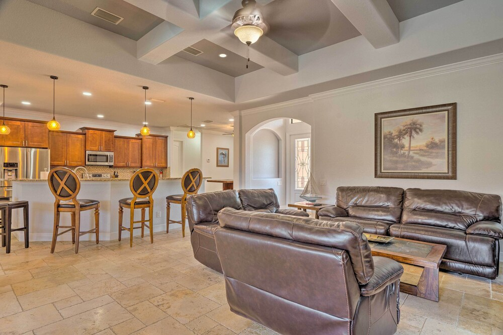 Private Pool & Grill: Canalfront Cape Coral Home