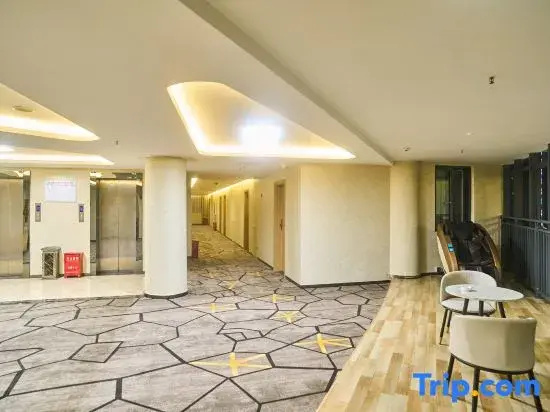 Qiubei Baiyan Grand Hotel (Jiaolian Square County Government)