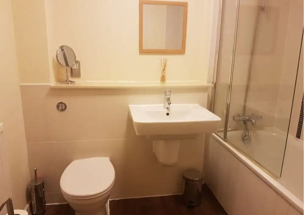47 Chelsea House - Q-zotica City Centre Apartments: Parking, City view & Smart gadgets