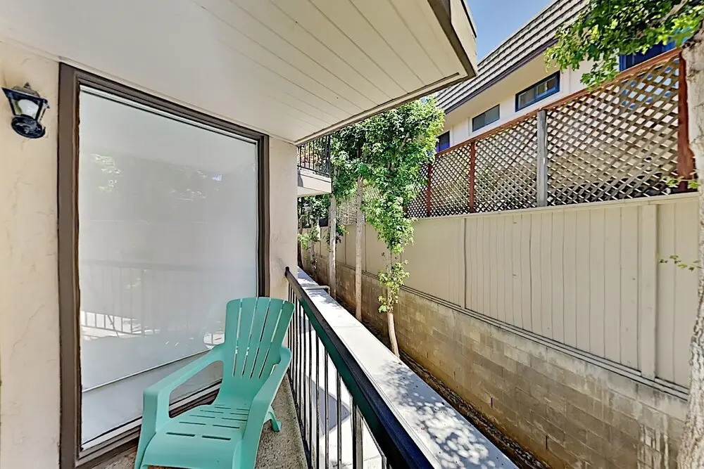 Immaculate Beach W/ Pool, Hot Tub & Balconies 2 Bedroom Condo