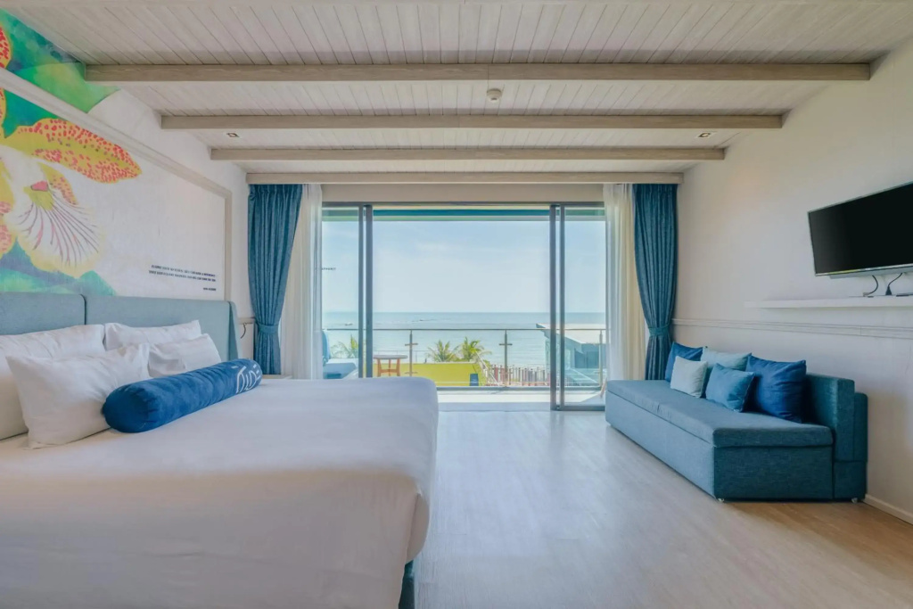 Hotel Tide Phuket Beachfront