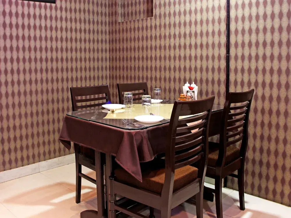 OYO 4471 Hotel Rajmahal