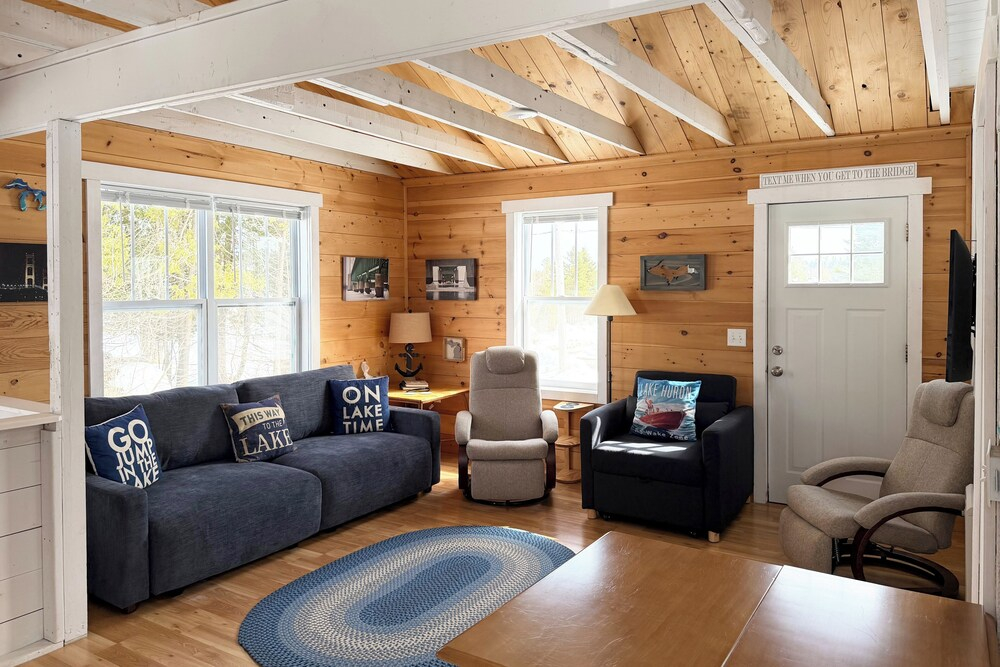 Cozy Cedarville Cottage - Walk to Lake Huron!