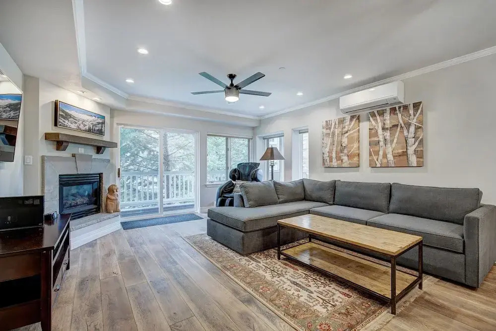Modern and Updated St James Premium 3 Bedroom Residence 3 Condo by RedAwning