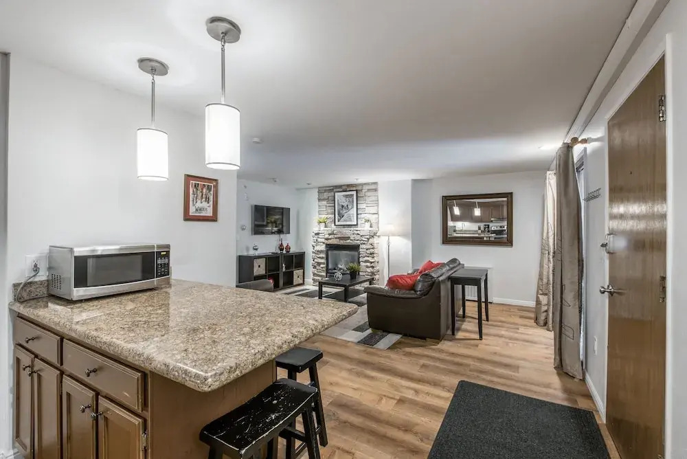 New Listing! Pool, Spa & Sauna - Walk To Ski Lifts 2 Bedroom Condo