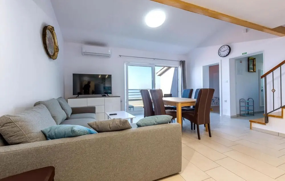 Beautiful Apartment in Jesenice With Wifi and 4 Bedrooms