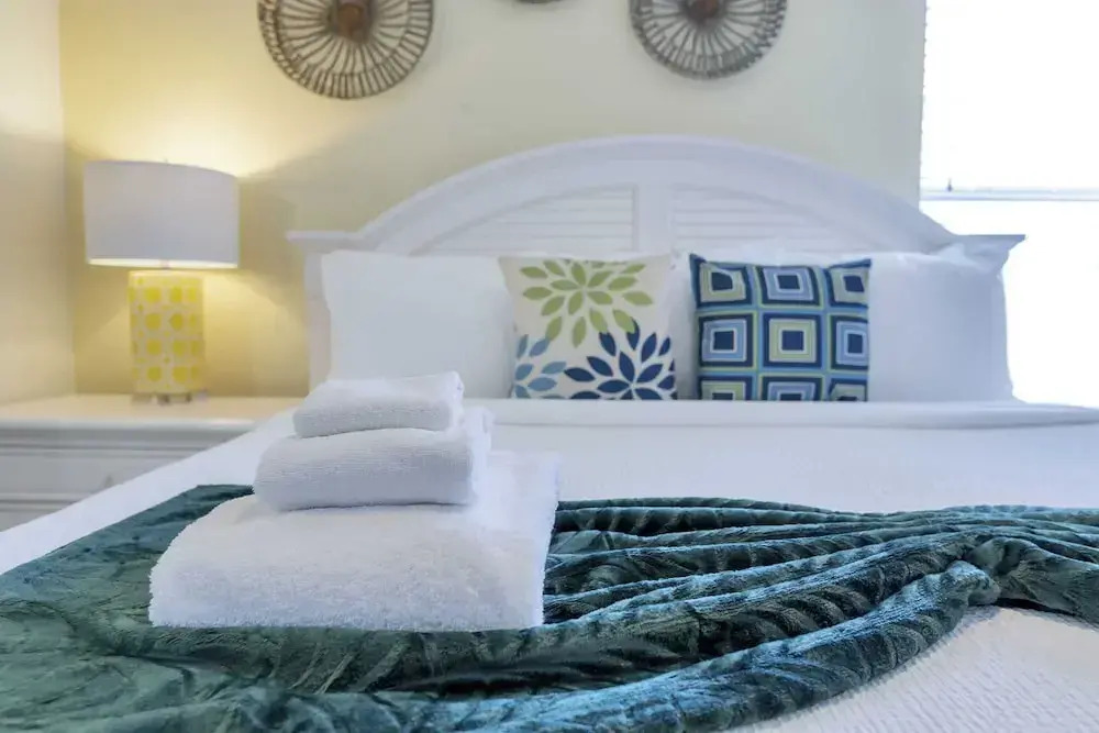Luxurious, Grand Home, Themed Bedrooms and Large Pool Area #8cg099